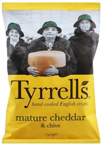Чипсы Tyrrells картофельные натуральные с сыром Чеддер и луком -резанцом, 150г
