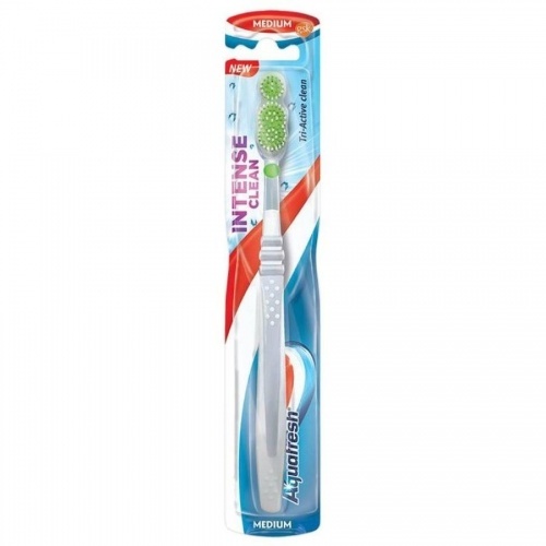Зубная щетка Aquafresh Intense Clean, средней жесткости